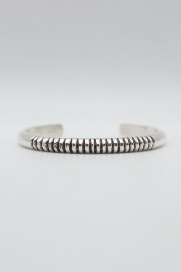 Kee Yazzie Jr. / キーヤジー　Stamp Work Bangle