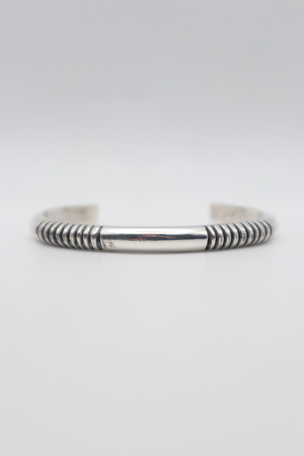 Kee Yazzie Jr. / キーヤジー　Stamp Work Bangle