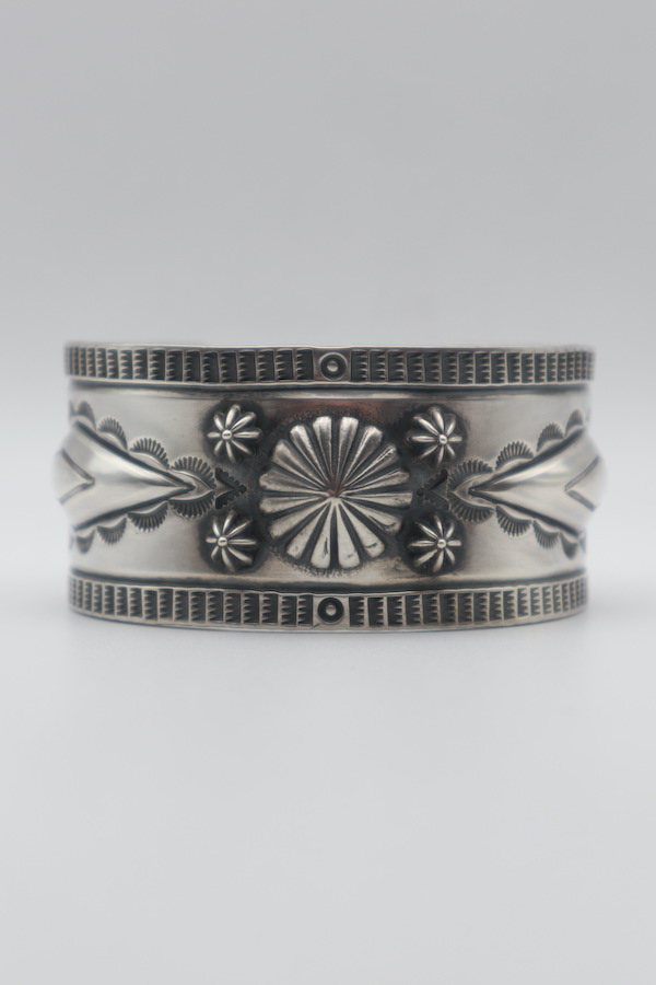 Kyle Lee Arnderson / カイル・リー・アンダーソン　Repousse Stamp Work Bangle