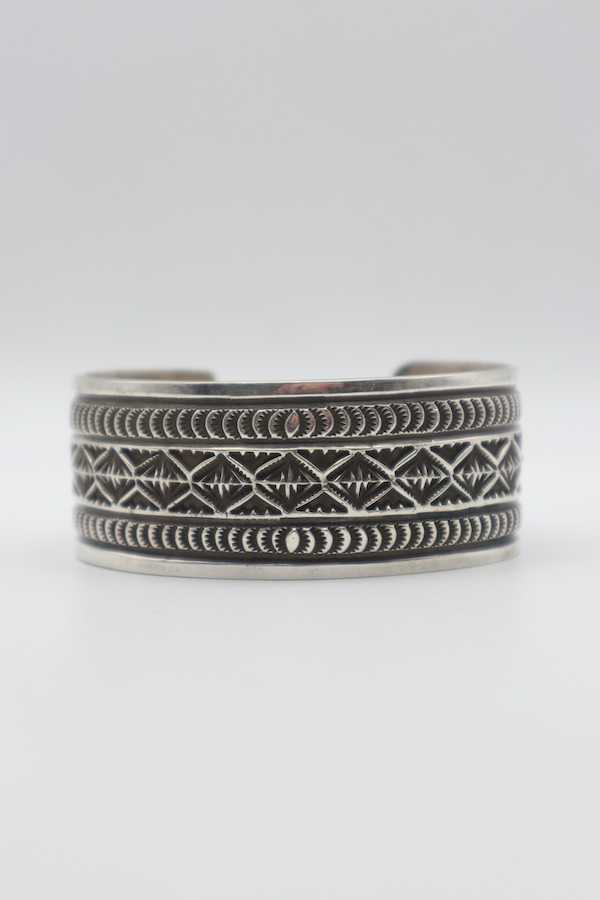 Leonard Maloney / レオナルド マロニー Stamp Work Bangle