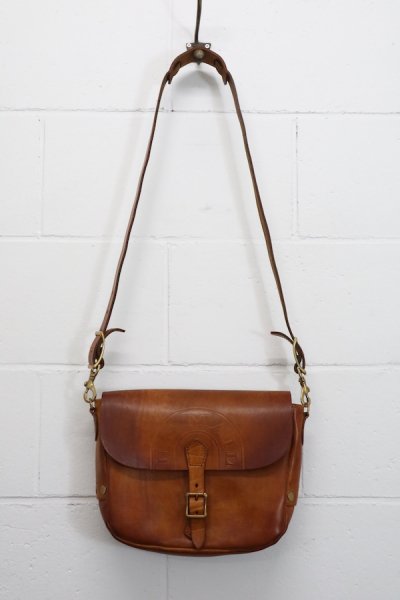 VS-249L LEATHER POSTMAN SHOULDER BAG -SMALL (MUSTERD CAMEL)