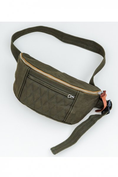 SLING BAG <HUNPU> （OLIVE）