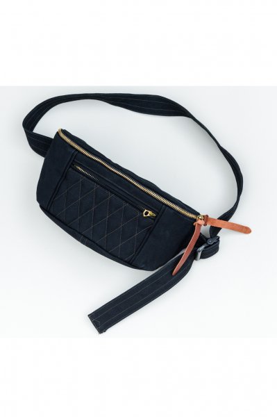 SLING BAG <HUNPU> （BLACK）