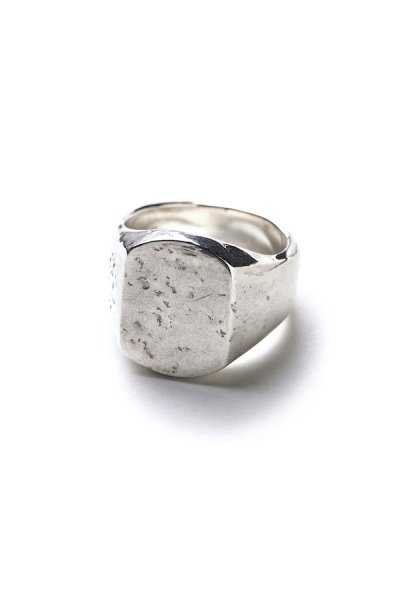 NADALL (SQUARE SIGNET RING / HAMMERED) (SILVER/WHITE FINISH)