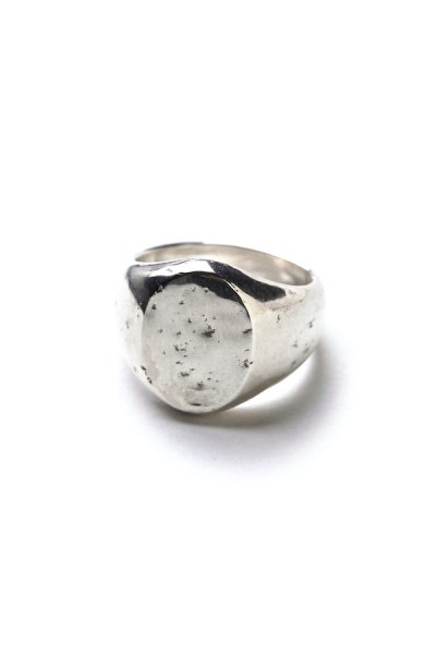 STATE HOUSE (OVAL SIGNET RING / HAMMERED) (SILVER/WHITE FINISH)